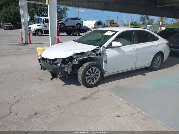 4T1BF1FKXHU381720 2017 TOYOTA CAMRY - Image 2