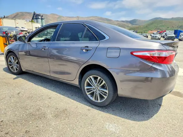 4T1BF1FKXHU386576 2017 TOYOTA CAMRY - Image 2