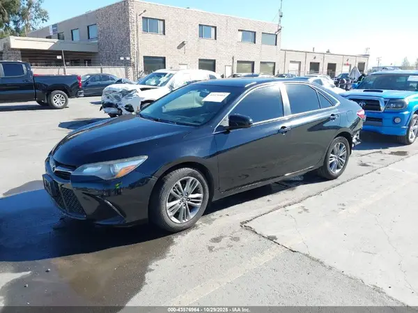 4T1BF1FKXHU389364 2017 TOYOTA CAMRY - Image 2