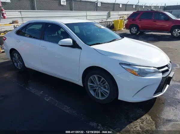 4T1BF1FKXHU389669 2017 TOYOTA CAMRY - Image 1