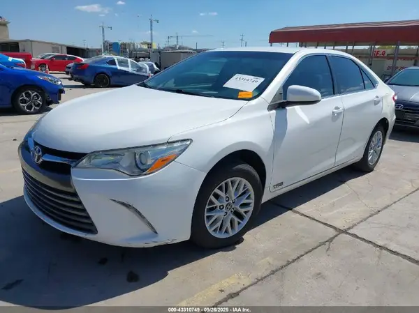 4T1BF1FKXHU409502 2017 TOYOTA CAMRY - Image 2