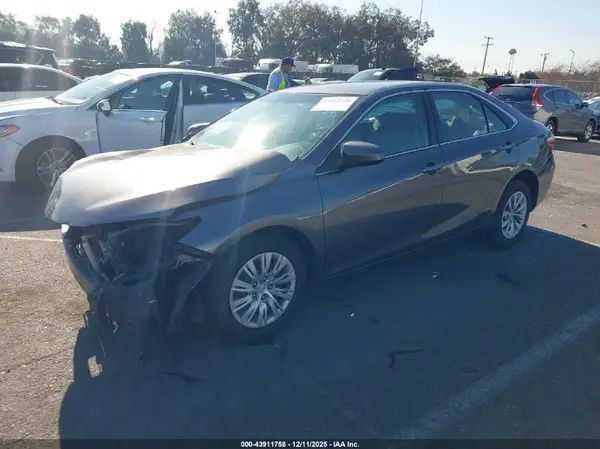 4T1BF1FKXHU414912 2017 TOYOTA CAMRY - Image 2