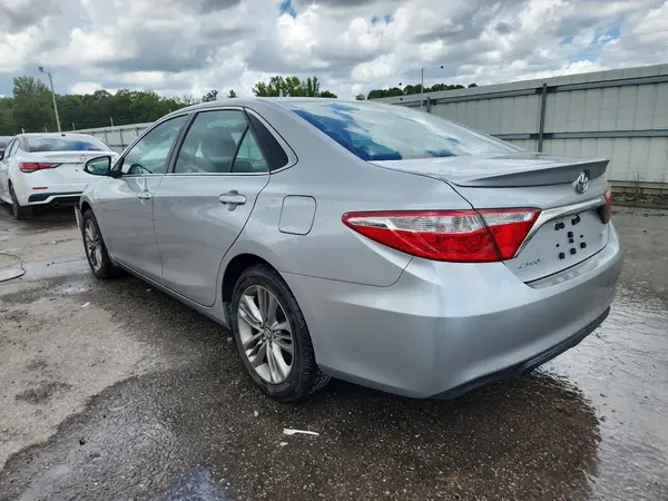 4T1BF1FKXHU418720 2017 TOYOTA CAMRY - Image 2