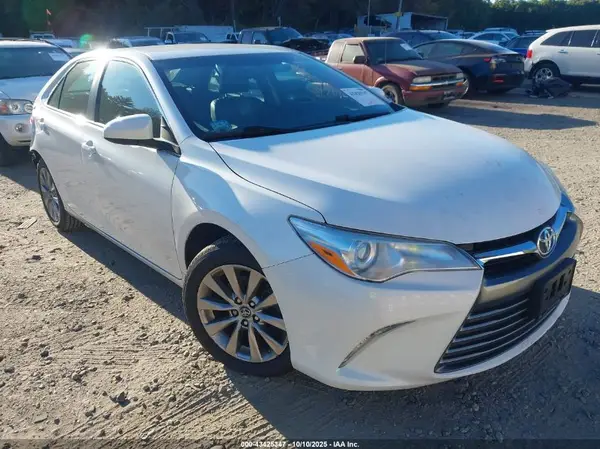 4T1BF1FKXHU418815 2017 TOYOTA CAMRY - Image 1