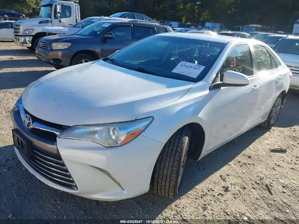 4T1BF1FKXHU418815 2017 TOYOTA CAMRY - Image 2