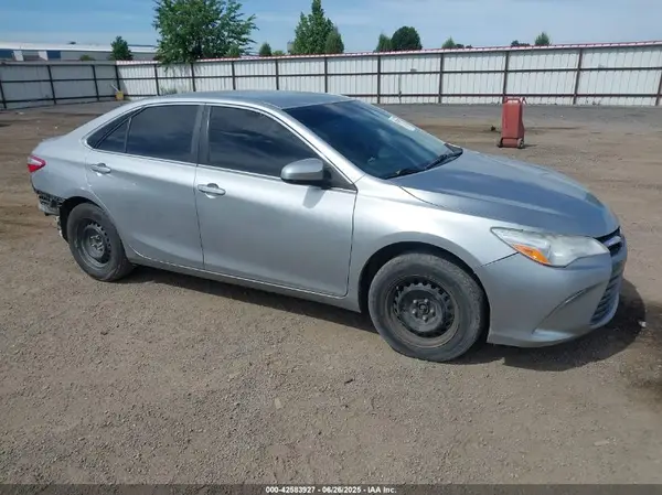 4T1BF1FKXHU418913 2017 TOYOTA CAMRY - Image 1
