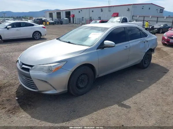 4T1BF1FKXHU418913 2017 TOYOTA CAMRY - Image 2