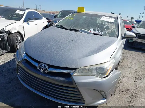 4T1BF1FKXHU422895 2017 TOYOTA CAMRY - Image 2