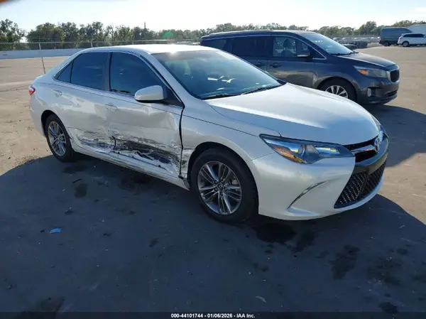 4T1BF1FKXHU424114 2017 TOYOTA CAMRY - Image 1