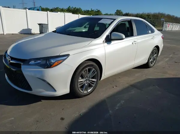 4T1BF1FKXHU424114 2017 TOYOTA CAMRY - Image 2