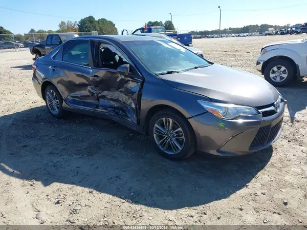 4T1BF1FKXHU424338 2017 TOYOTA CAMRY - Image 1