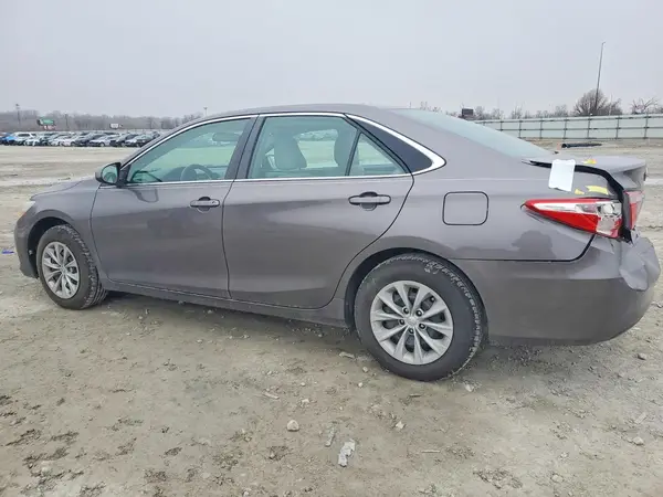 4T1BF1FKXHU425585 2017 TOYOTA CAMRY - Image 2