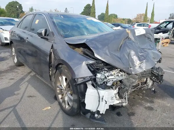 4T1BF1FKXHU426252 2017 TOYOTA CAMRY - Image 1