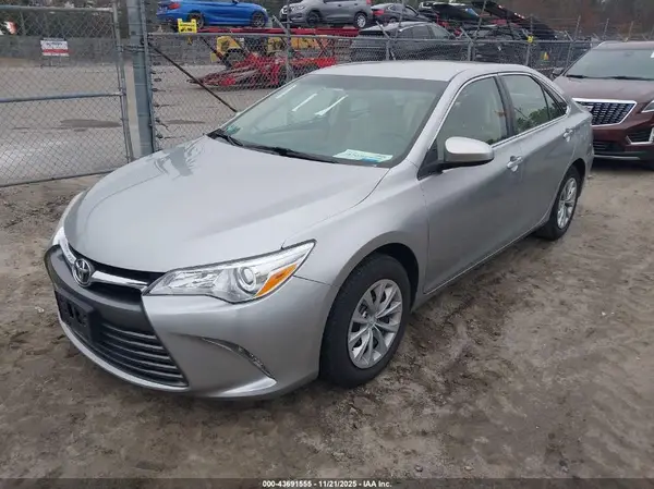 4T1BF1FKXHU430303 2017 TOYOTA CAMRY - Image 2