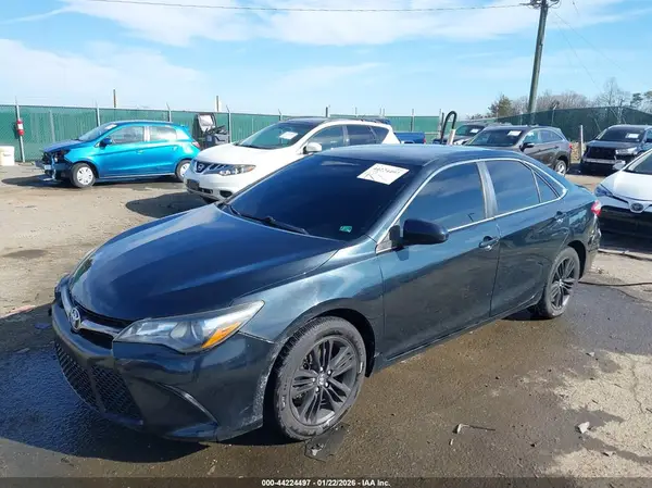 4T1BF1FKXHU432813 2017 TOYOTA CAMRY - Image 2