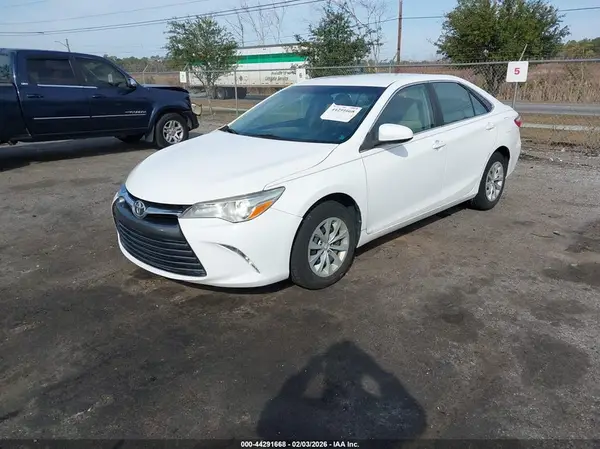 4T1BF1FKXHU435453 2017 TOYOTA CAMRY - Image 2