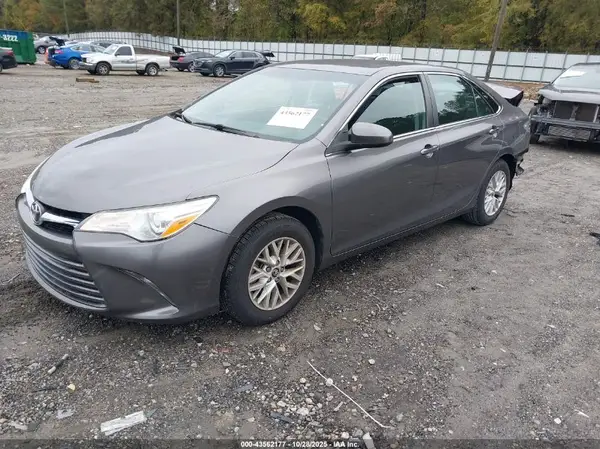 4T1BF1FKXHU437865 2017 TOYOTA CAMRY - Image 2