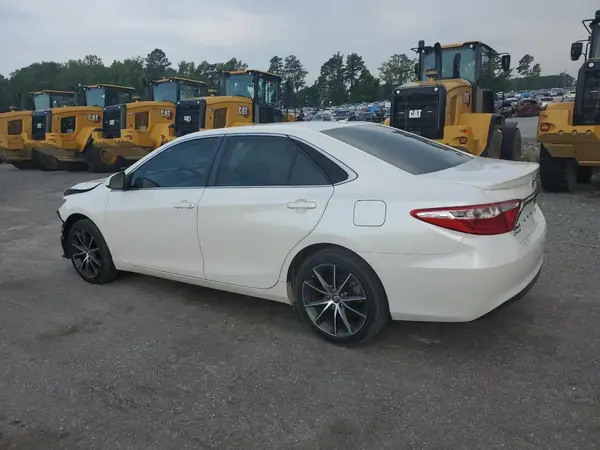 4T1BF1FKXHU442581 2017 TOYOTA CAMRY - Image 2