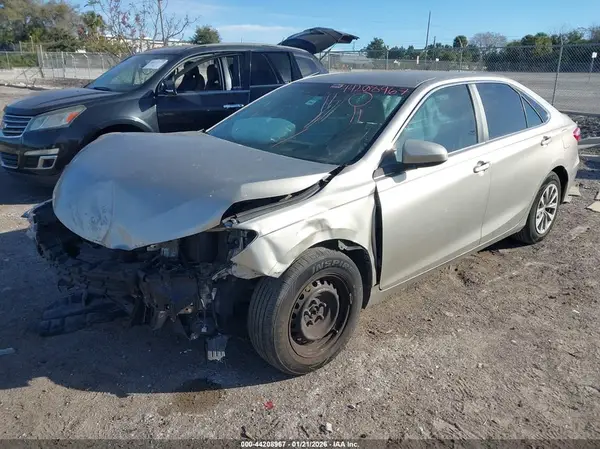 4T1BF1FKXHU445304 2017 TOYOTA CAMRY - Image 2
