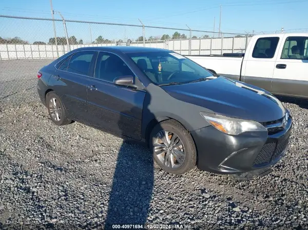 4T1BF1FKXHU451863 2017 TOYOTA CAMRY - Image 1