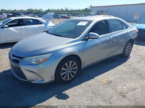 4T1BF1FKXHU615774 2017 TOYOTA CAMRY - Image 2