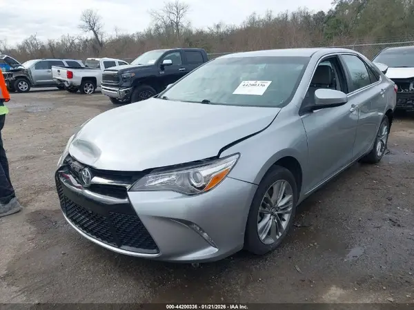 4T1BF1FKXHU615922 2017 TOYOTA CAMRY - Image 2