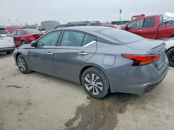 4T1BF1FKXHU618657 2017 TOYOTA CAMRY - Image 2