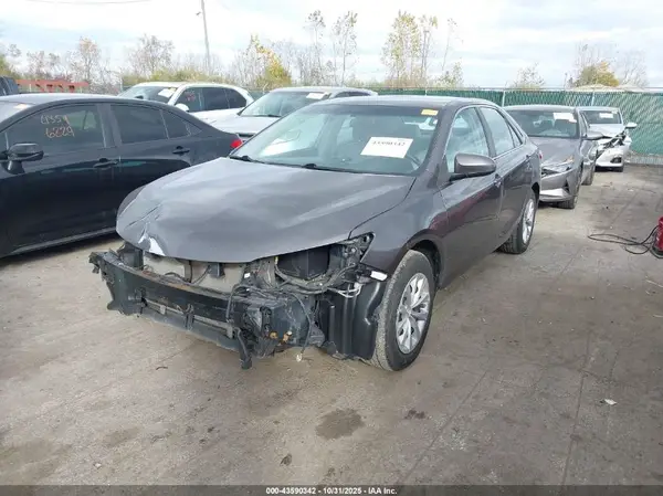 4T1BF1FKXHU623230 2017 TOYOTA CAMRY - Image 2