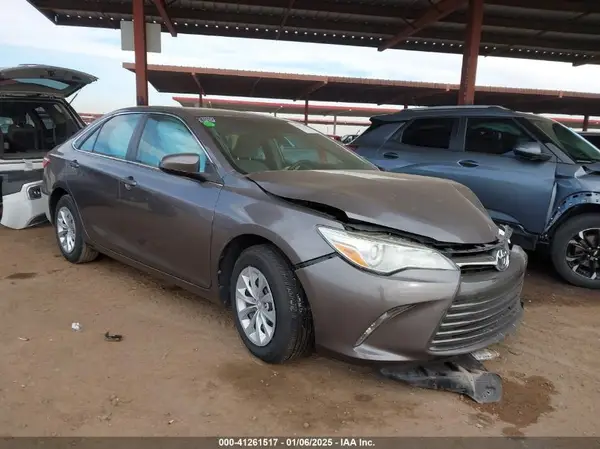 4T1BF1FKXHU627522 2017 TOYOTA CAMRY - Image 1