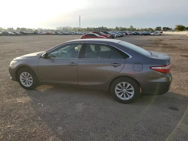 4T1BF1FKXHU629769 2017 TOYOTA CAMRY - Image 2