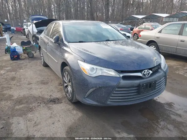 4T1BF1FKXHU630551 2017 TOYOTA CAMRY - Image 1