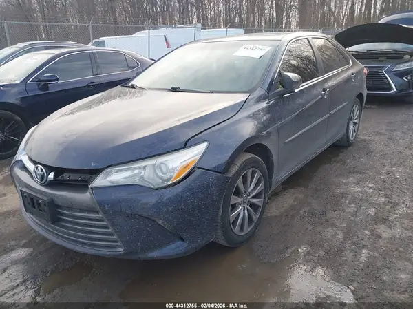 4T1BF1FKXHU630551 2017 TOYOTA CAMRY - Image 2