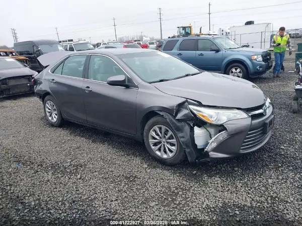 4T1BF1FKXHU632767 2017 TOYOTA CAMRY - Image 1