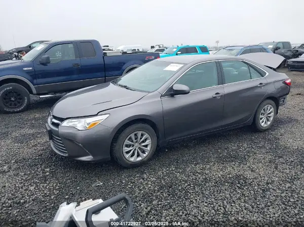 4T1BF1FKXHU632767 2017 TOYOTA CAMRY - Image 2