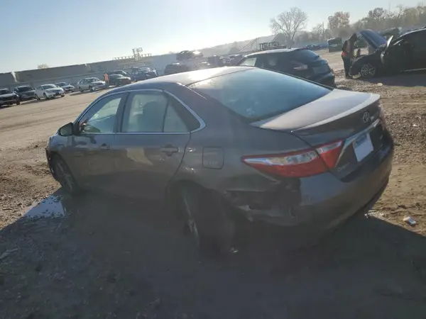 4T1BF1FKXHU635653 2017 TOYOTA CAMRY - Image 2