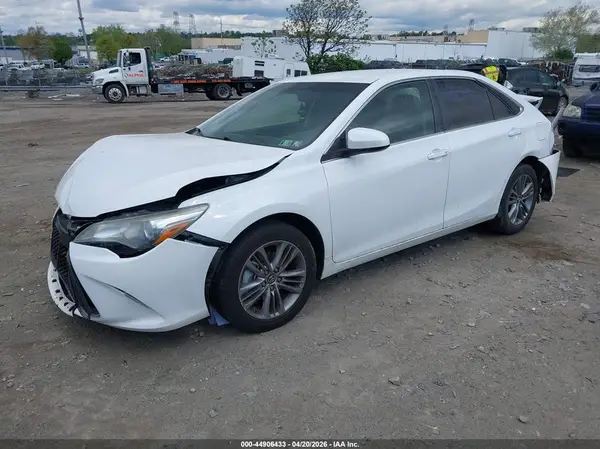 4T1BF1FKXHU635815 2017 TOYOTA CAMRY - Image 2