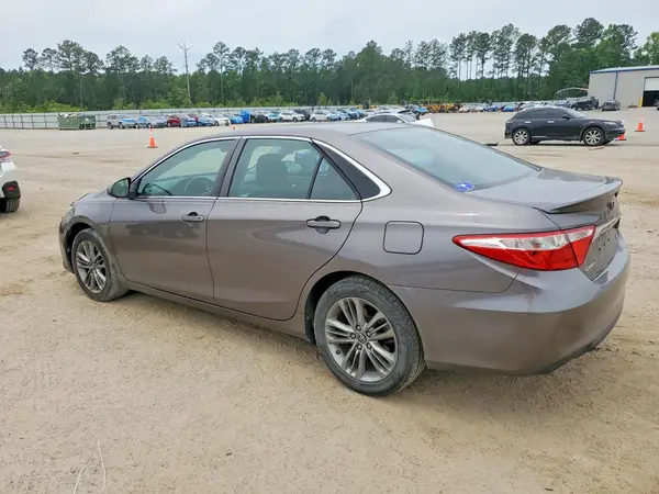 4T1BF1FKXHU640772 2017 TOYOTA CAMRY - Image 2