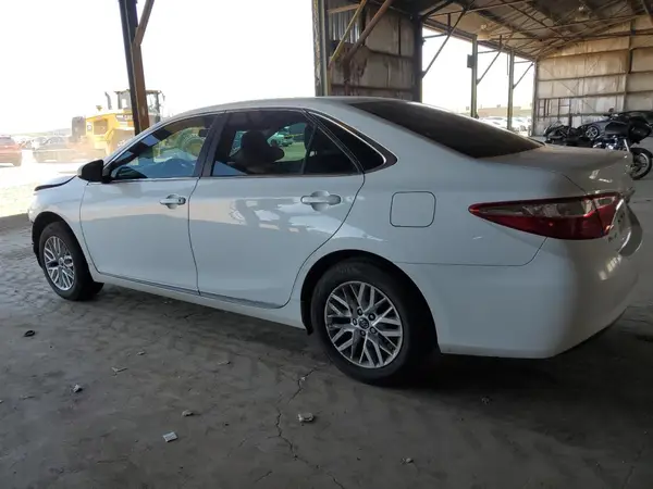 4T1BF1FKXHU643090 2017 TOYOTA CAMRY - Image 2