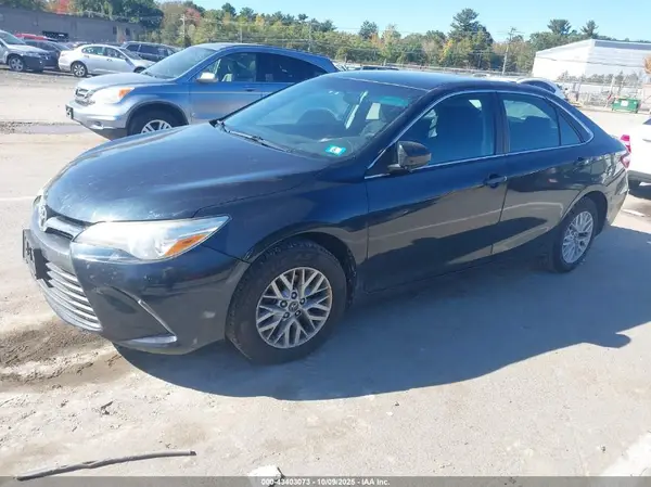 4T1BF1FKXHU650587 2017 TOYOTA CAMRY - Image 2