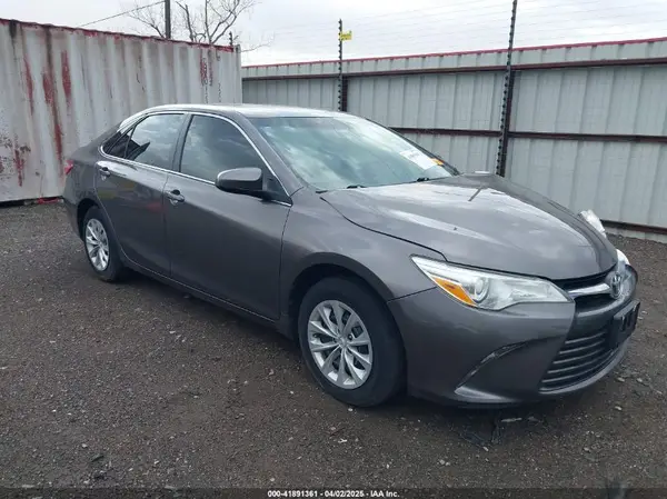 4T1BF1FKXHU660035 2017 TOYOTA CAMRY - Image 1