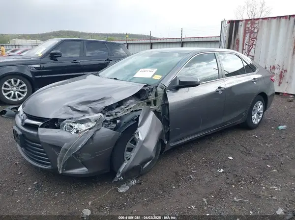 4T1BF1FKXHU660035 2017 TOYOTA CAMRY - Image 2