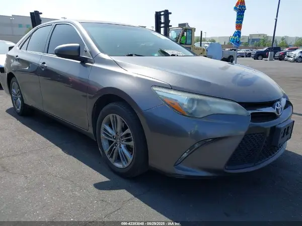 4T1BF1FKXHU670385 2017 TOYOTA CAMRY - Image 1