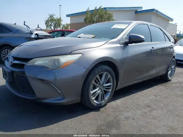 4T1BF1FKXHU670385 2017 TOYOTA CAMRY - Image 2