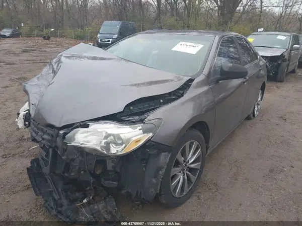 4T1BF1FKXHU678437 2017 TOYOTA CAMRY - Image 2