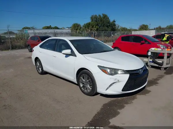 4T1BF1FKXHU686618 2017 TOYOTA CAMRY - Image 1