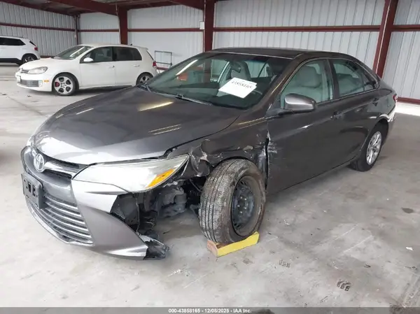 4T1BF1FKXHU686635 2017 TOYOTA CAMRY - Image 2