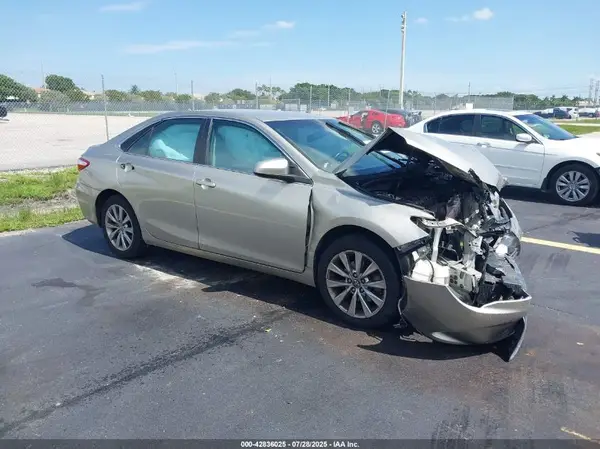 4T1BF1FKXHU687414 2017 TOYOTA CAMRY - Image 1