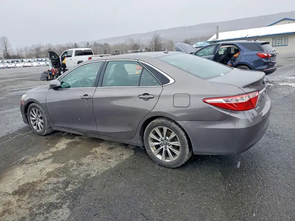 4T1BF1FKXHU688398 2017 TOYOTA CAMRY - Image 2