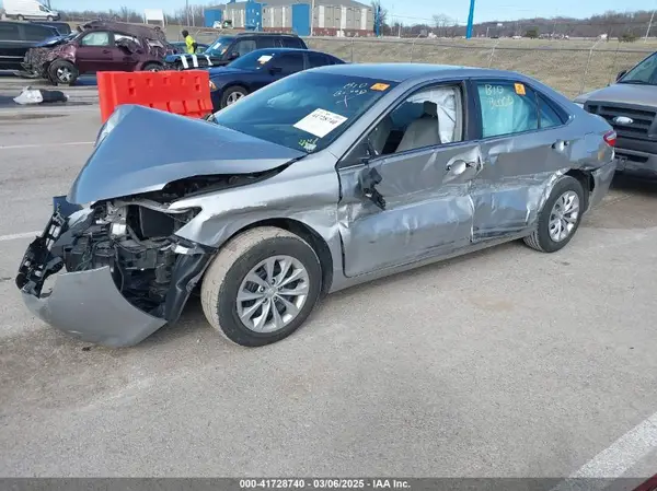 4T1BF1FKXHU691625 2017 TOYOTA CAMRY - Image 2