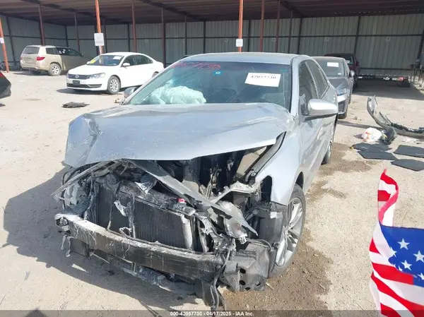 4T1BF1FKXHU692211 2017 TOYOTA CAMRY - Image 2